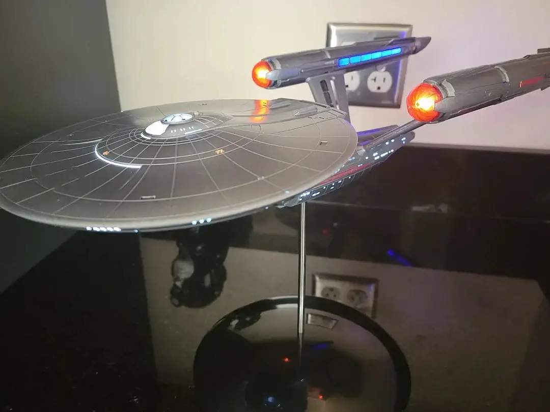 (LIMITED EDITION) 🔥Star Trek U.S.S. Enterprise 1:1000 Scale Set Prop Replica Model