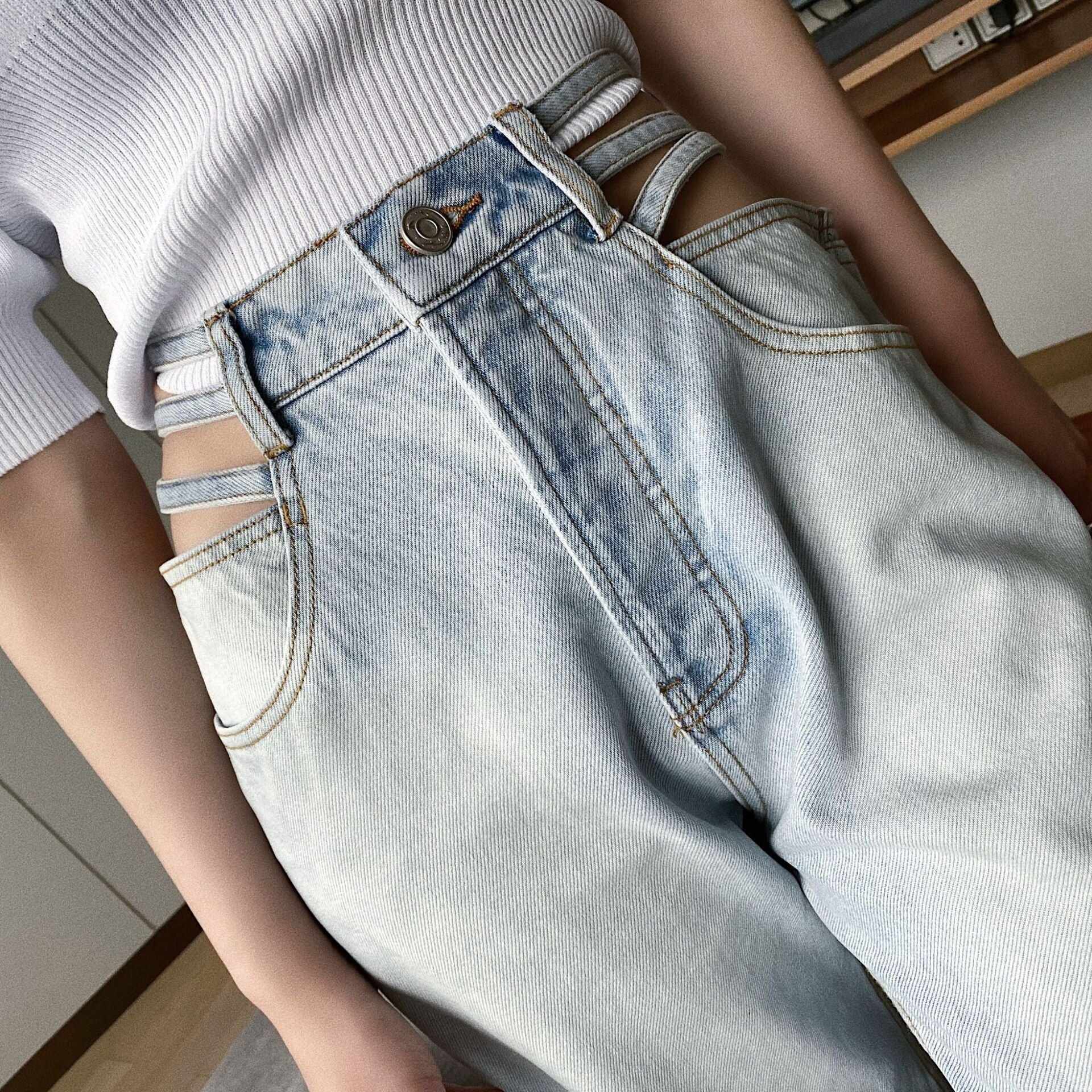 Cut-out waist jeans