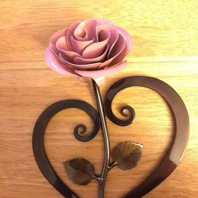 Iron Red Metal Rose with Heart-Shaped Stand