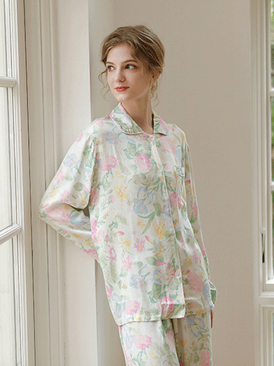 Edgy V Neck Regular Fit Floral Long Sleeve Pajama Set