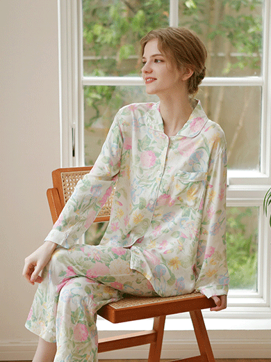 Edgy V Neck Regular Fit Floral Long Sleeve Pajama Set