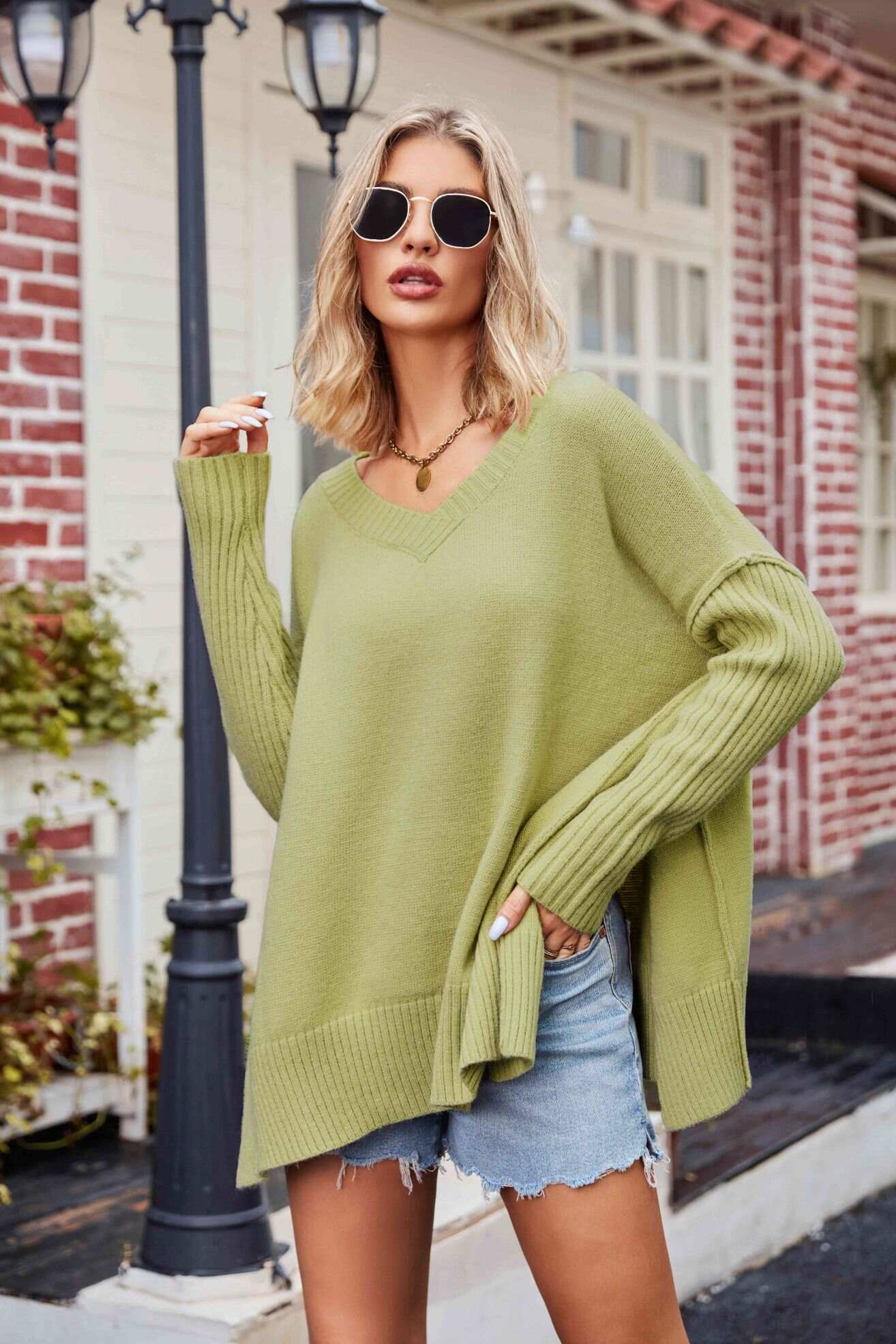 V-neck-knit pullover sweater