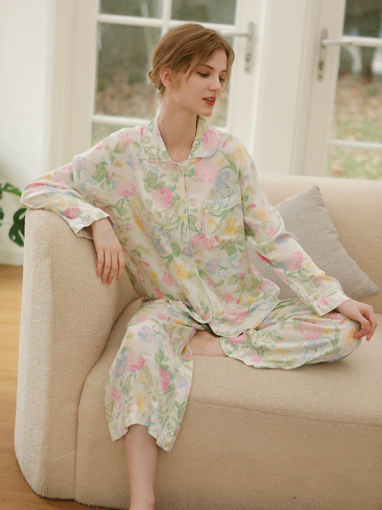 Edgy V Neck Regular Fit Floral Long Sleeve Pajama Set