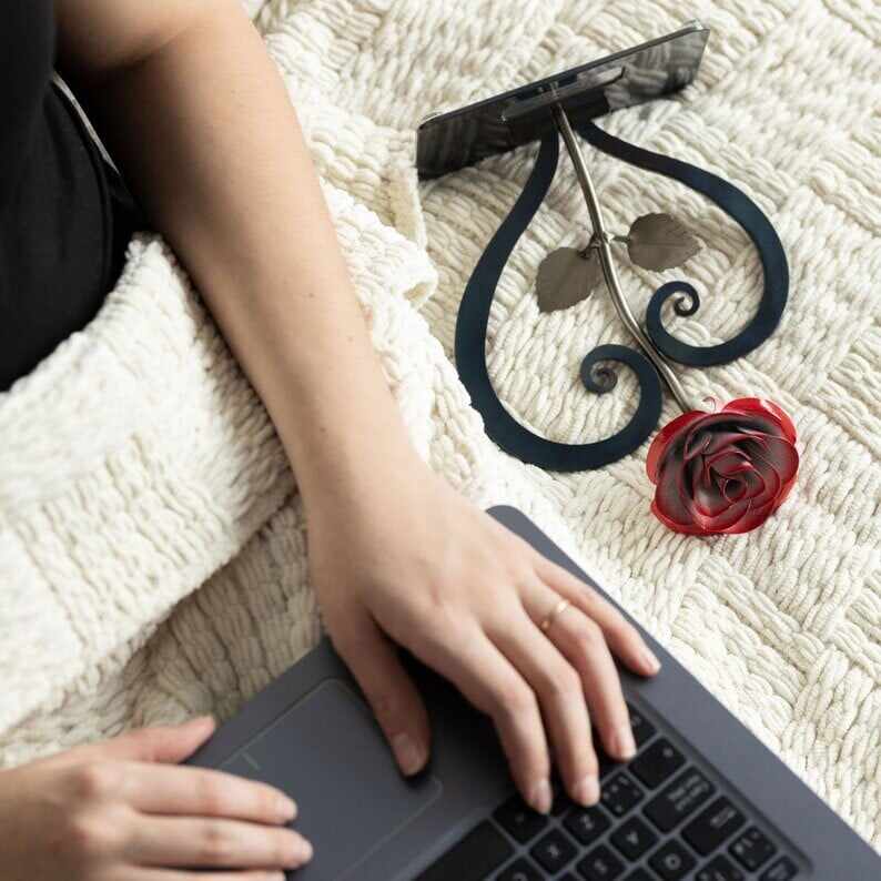 Iron Red Metal Rose with Heart-Shaped Stand