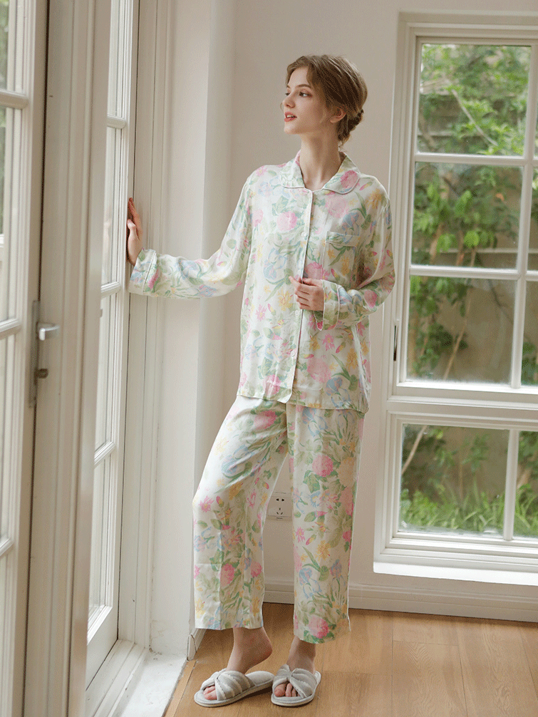 Edgy V Neck Regular Fit Floral Long Sleeve Pajama Set