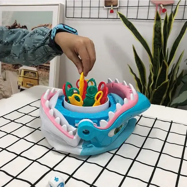 Shark Bite Game - Watch Your Fingers!