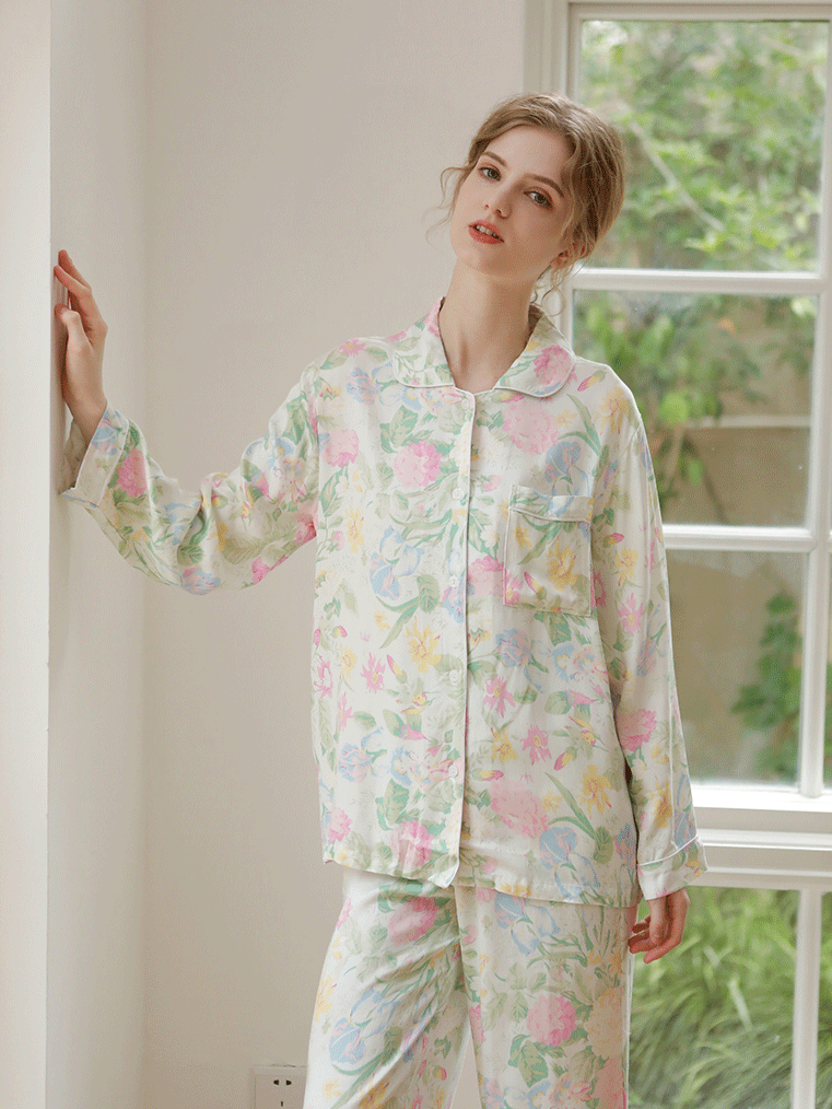 Edgy V Neck Regular Fit Floral Long Sleeve Pajama Set