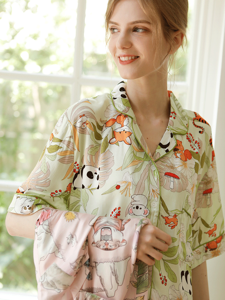 Simple Animal Shawl Collar Satin Short Sleeve Pajama Set