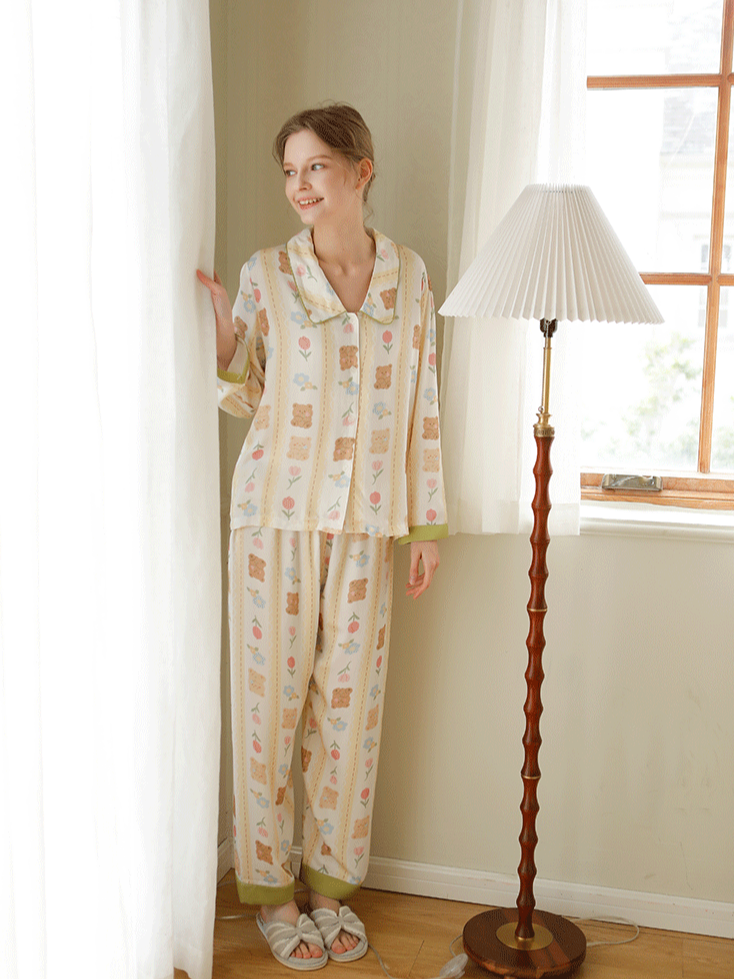 Animal Regular Fit V Neck Edgy Long Sleeve Pajama Set