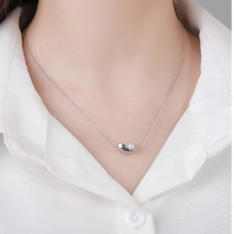 LOVING HEART MEDIUM SINGLE NECKLACE