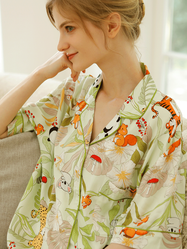 Simple Animal Shawl Collar Satin Short Sleeve Pajama Set