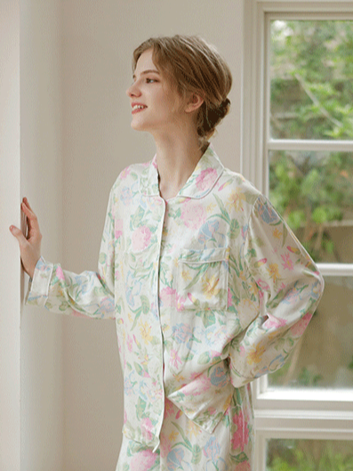 Edgy V Neck Regular Fit Floral Long Sleeve Pajama Set