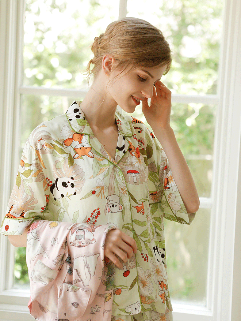 Simple Animal Shawl Collar Satin Short Sleeve Pajama Set