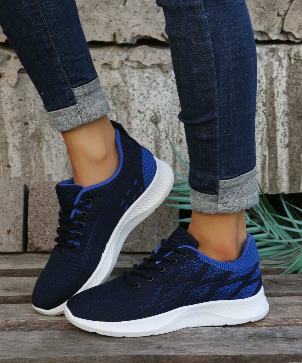 Women's Knit Net Surface Mesh Split Joint Fabric Flat Heel Sneakers