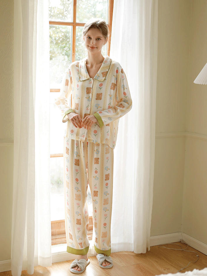 Animal Regular Fit V Neck Edgy Long Sleeve Pajama Set