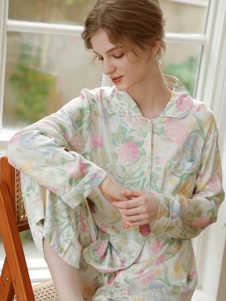 Edgy V Neck Regular Fit Floral Long Sleeve Pajama Set