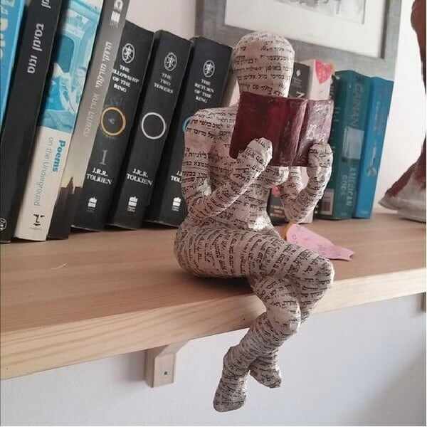 LAST DAY -49% OFF - Modern Reading Woman Statue