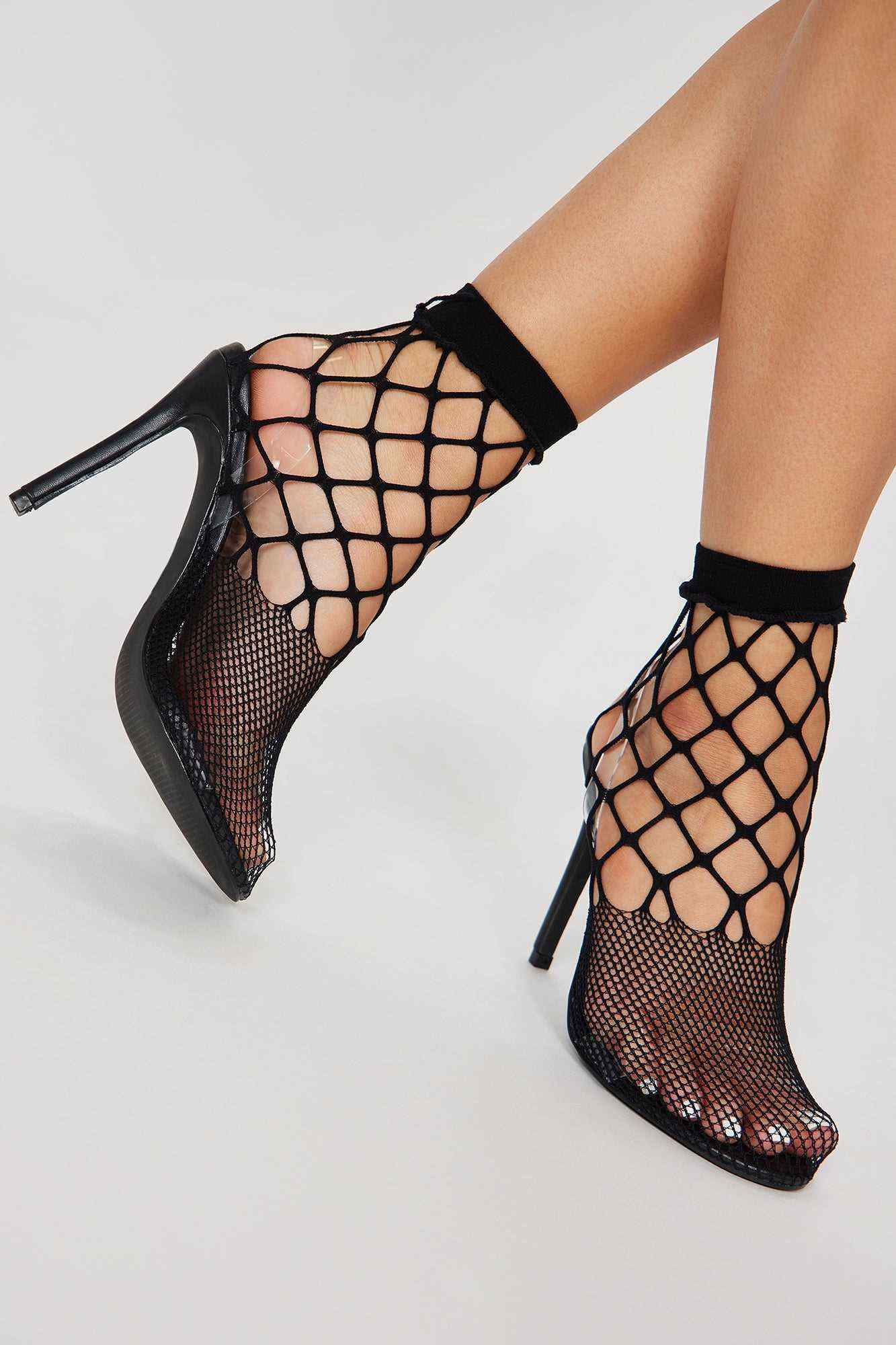 Street Romance Fishnet Pumps   Black