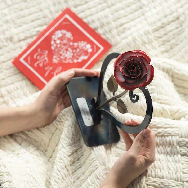 Iron Red Metal Rose with Heart-Shaped Stand