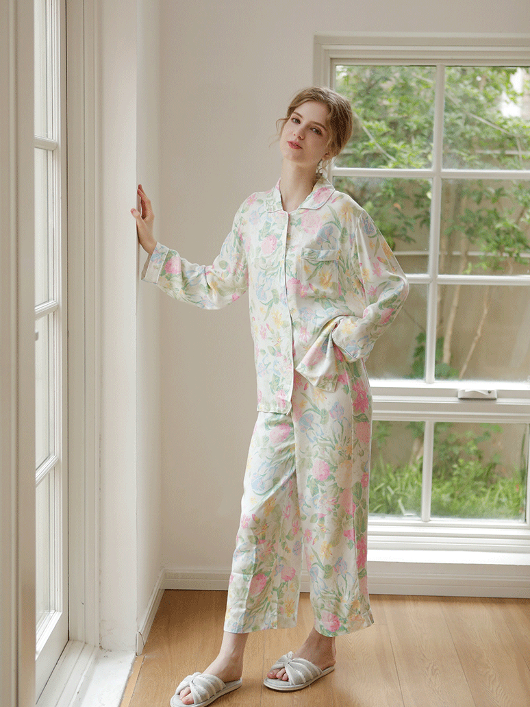 Edgy V Neck Regular Fit Floral Long Sleeve Pajama Set