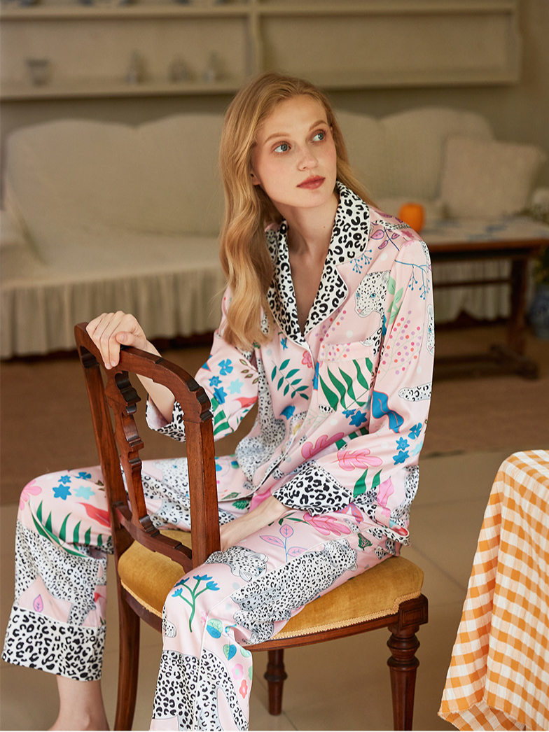 Ice Silk Loose Animal Shawl Collar Vacation Long Sleeve Pajama Set