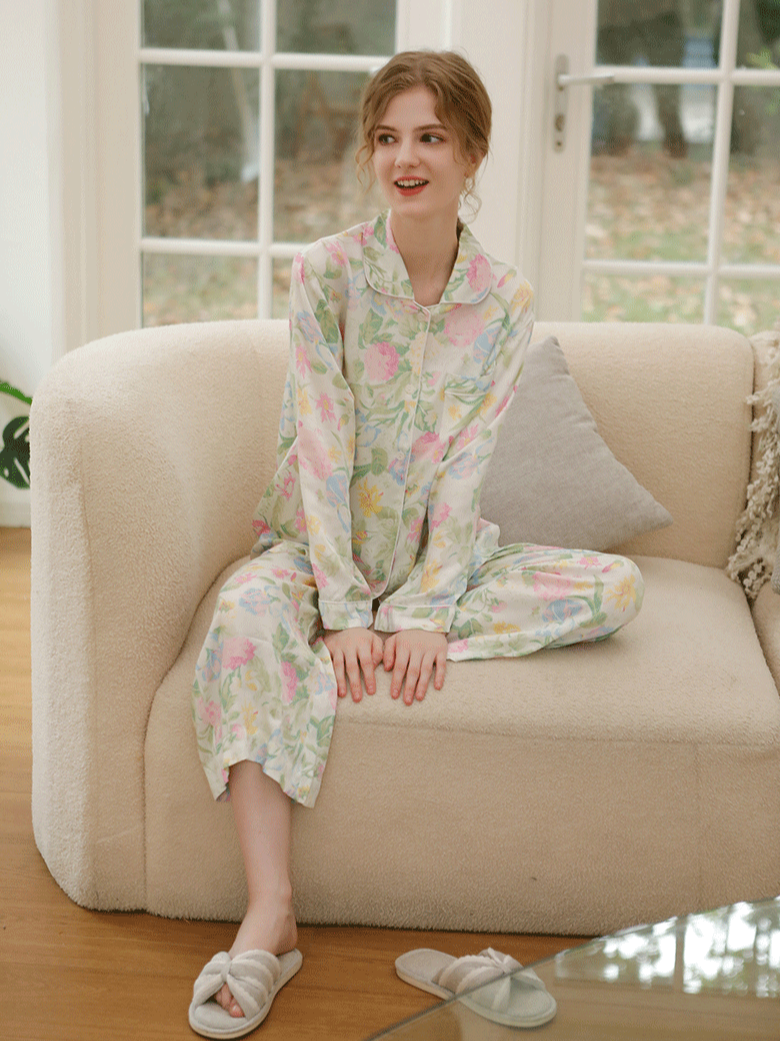 Edgy V Neck Regular Fit Floral Long Sleeve Pajama Set