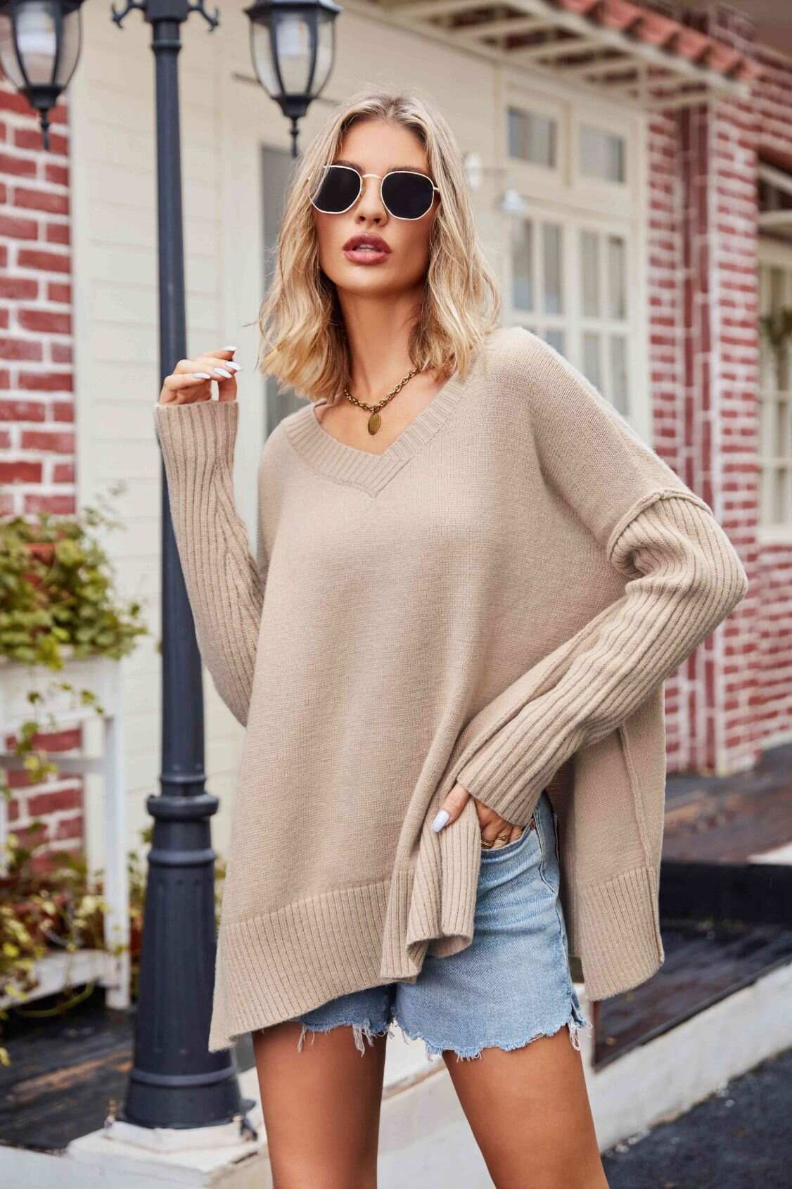 V-neck-knit pullover sweater