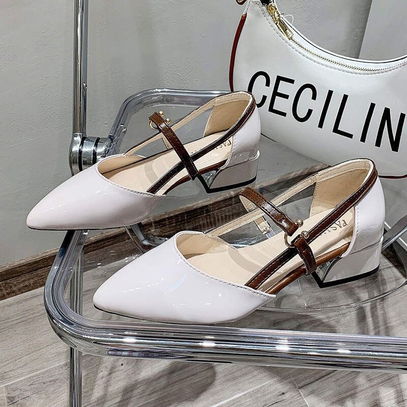 Pointed toe low heel sandals